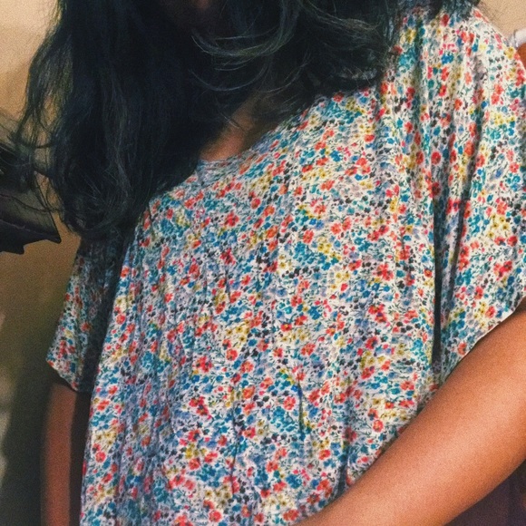 Floral Sleeved Poncho - Picture 4 of 4